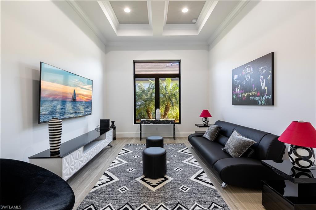 COUNTRY CLUB - Residential