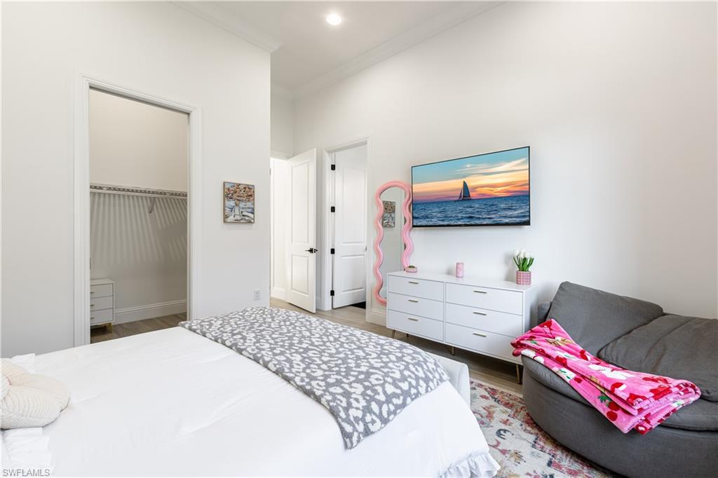 COUNTRY CLUB - Residential