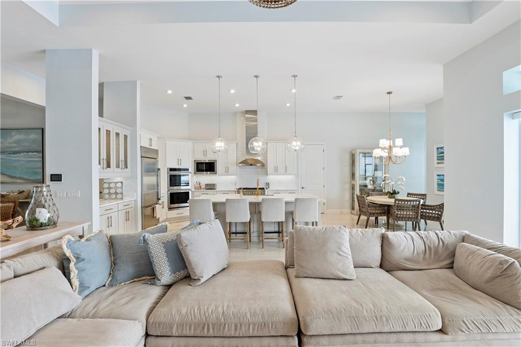 ESPLANADE LAKE CLUB - Residential