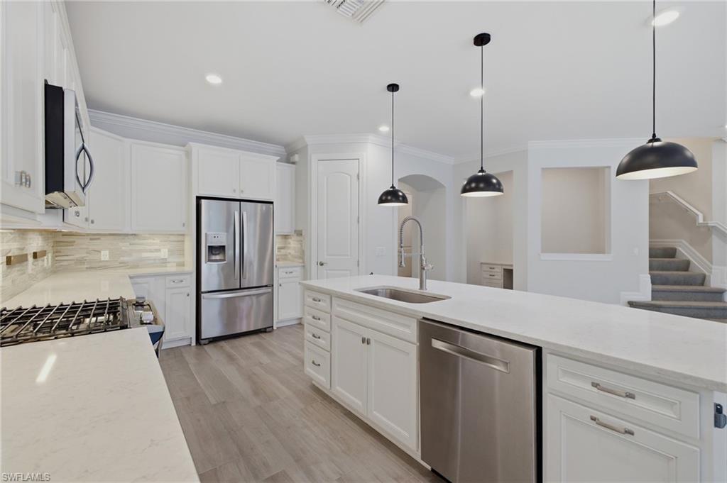 VERONA POINTE ESTATES - Residential