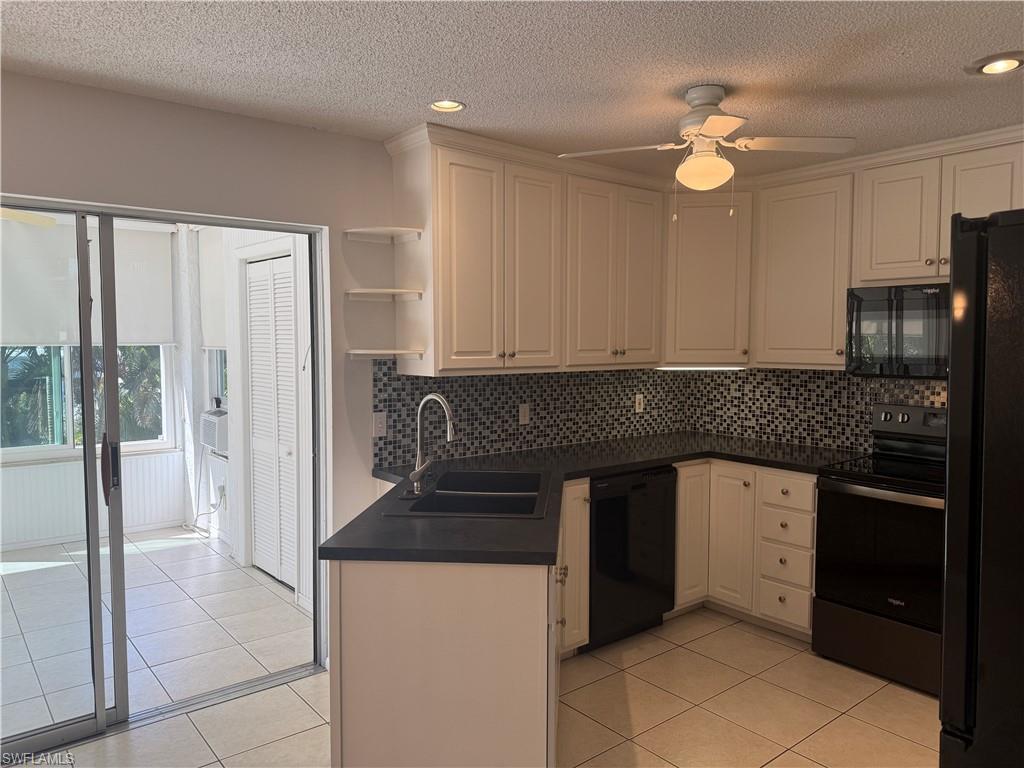HIDDEN GARDENS - Residential Lease