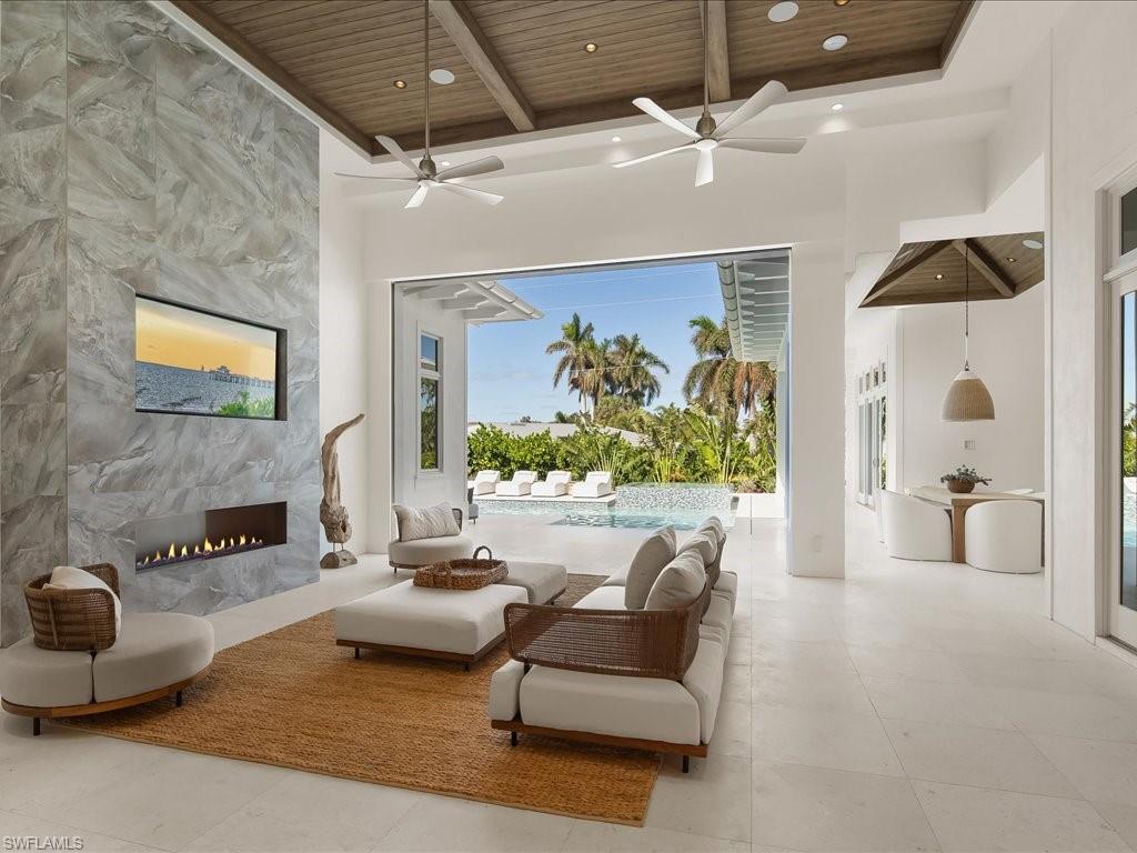 MOORINGS - Residential