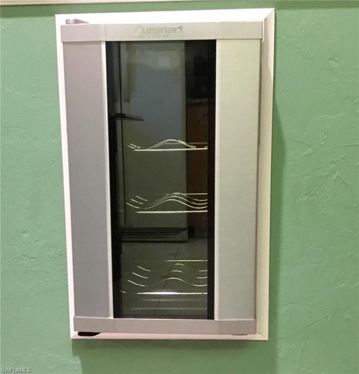 BAY POINTE YACHT & RACQUET CLUB - Residential