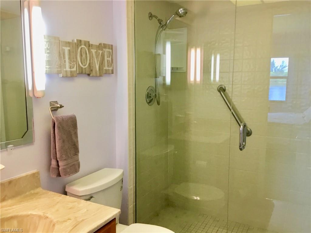 BAY POINTE YACHT & RACQUET CLUB - Residential
