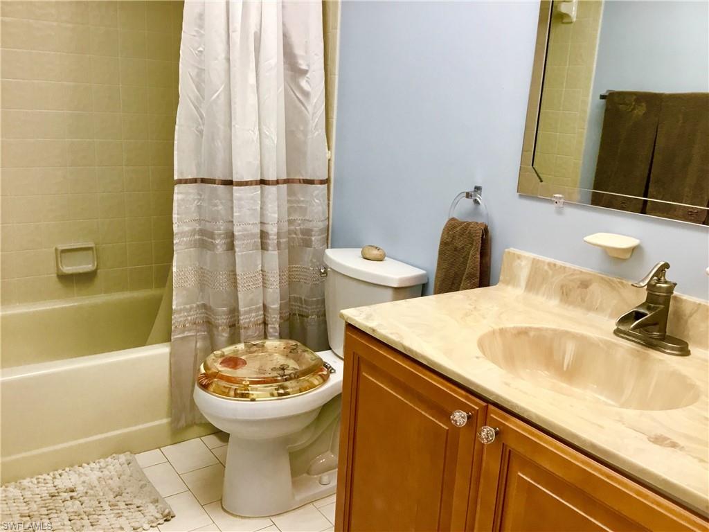 BAY POINTE YACHT & RACQUET CLUB - Residential