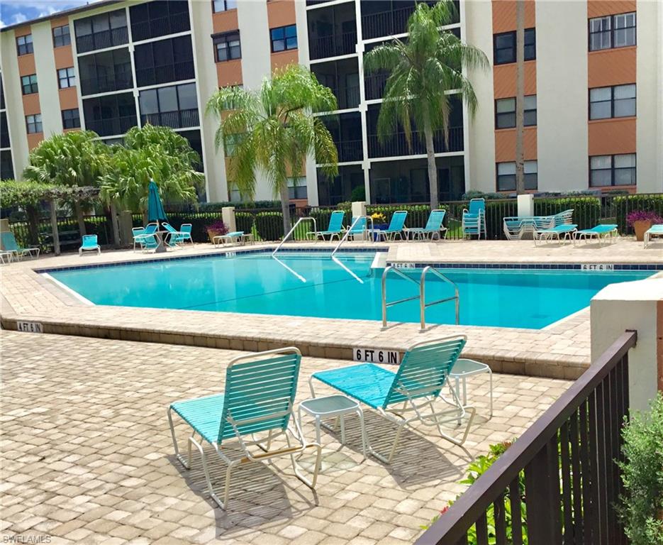 BAY POINTE YACHT & RACQUET CLUB - Residential