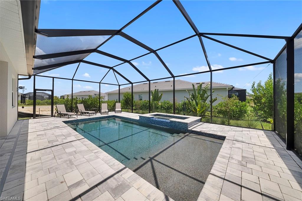 SEVEN SHORES - Residential