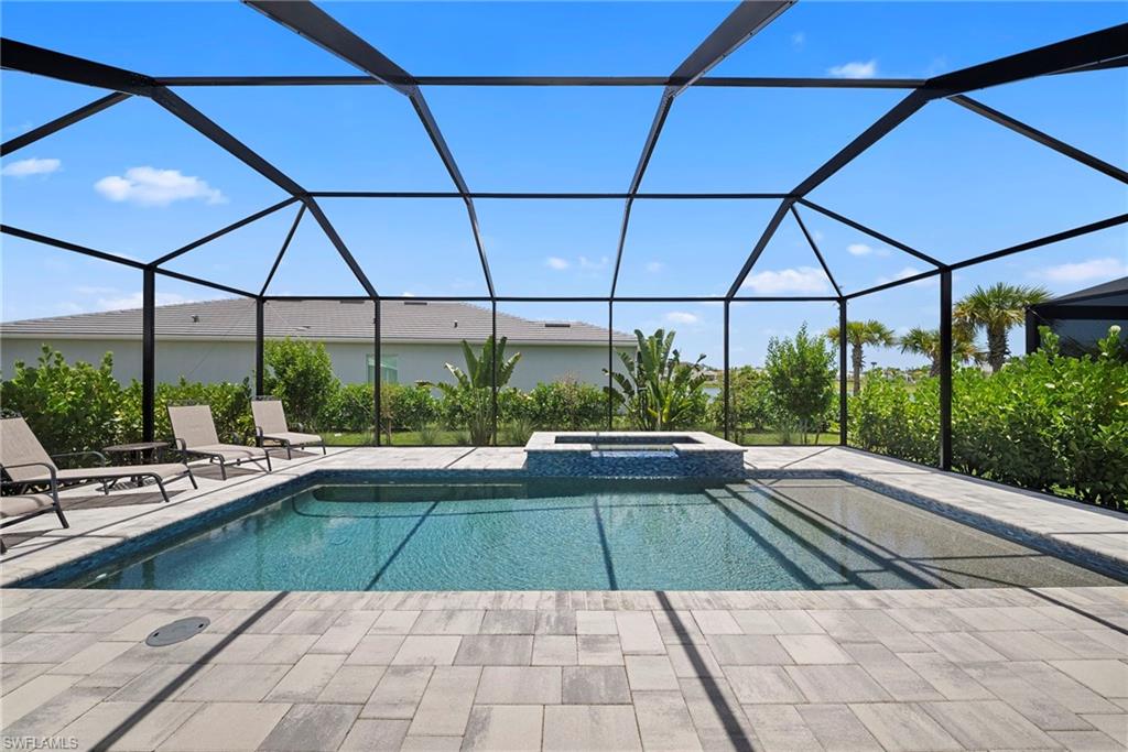 SEVEN SHORES - Residential