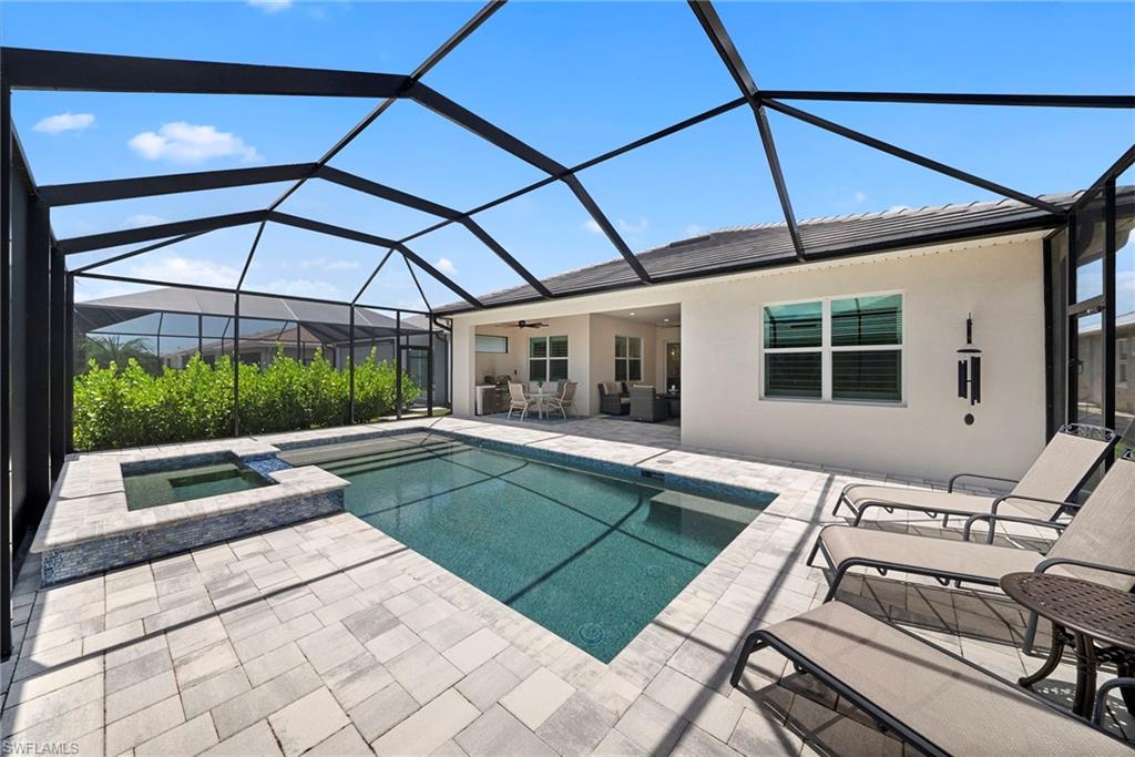 SEVEN SHORES - Residential