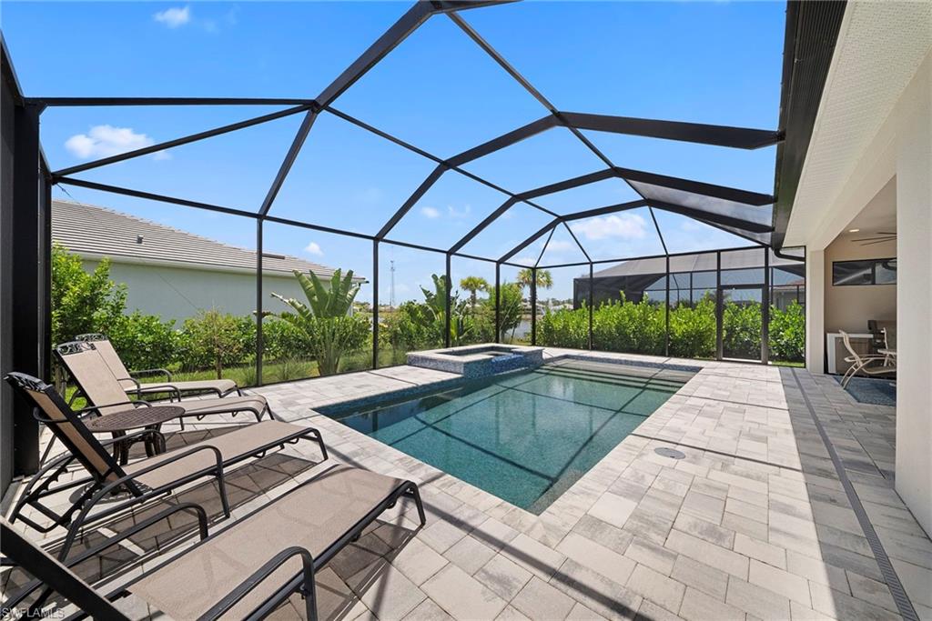 SEVEN SHORES - Residential