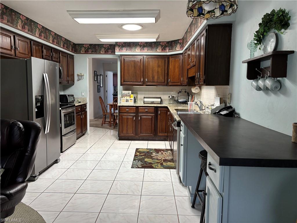 WYLDEWOOD LAKES CONDO - Residential