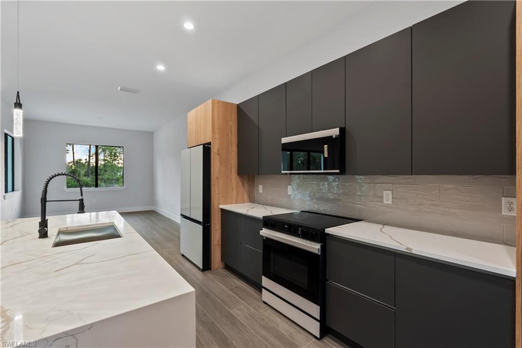 GOLDEN GATE ESTATES - Residential