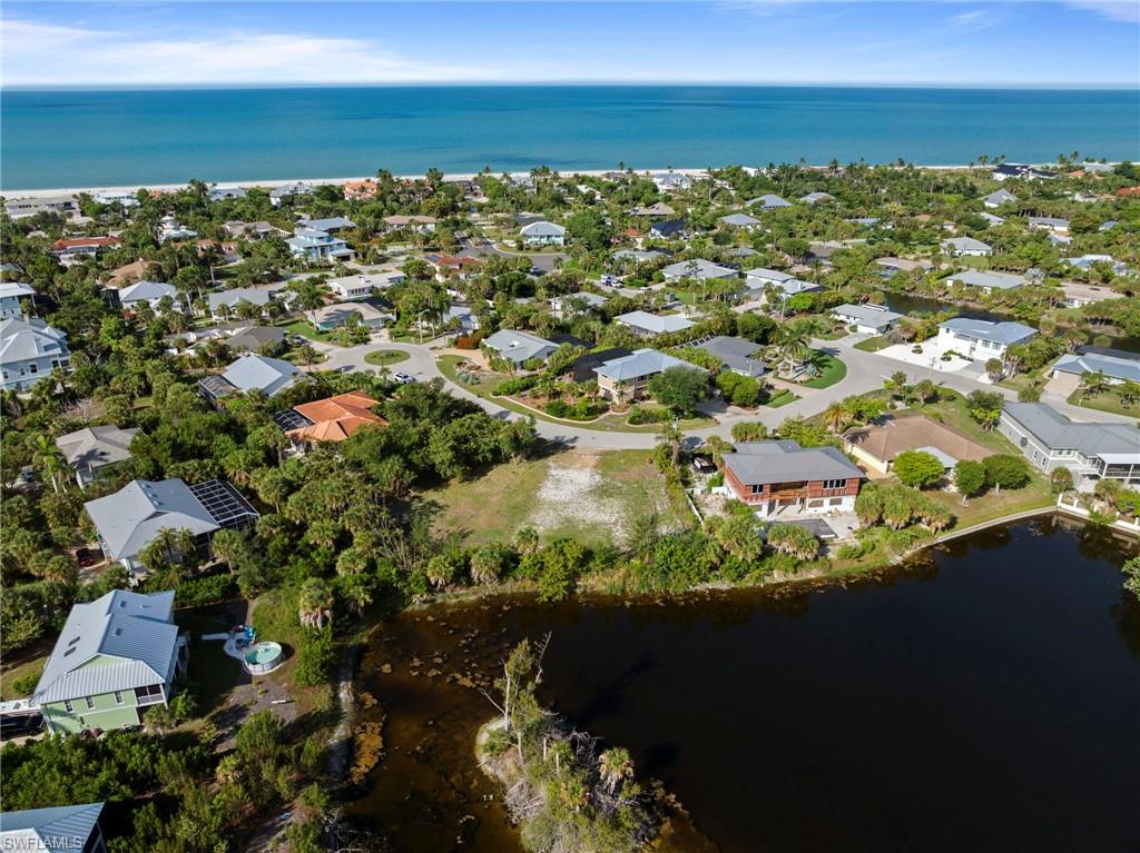 EAST ROCKS - Land