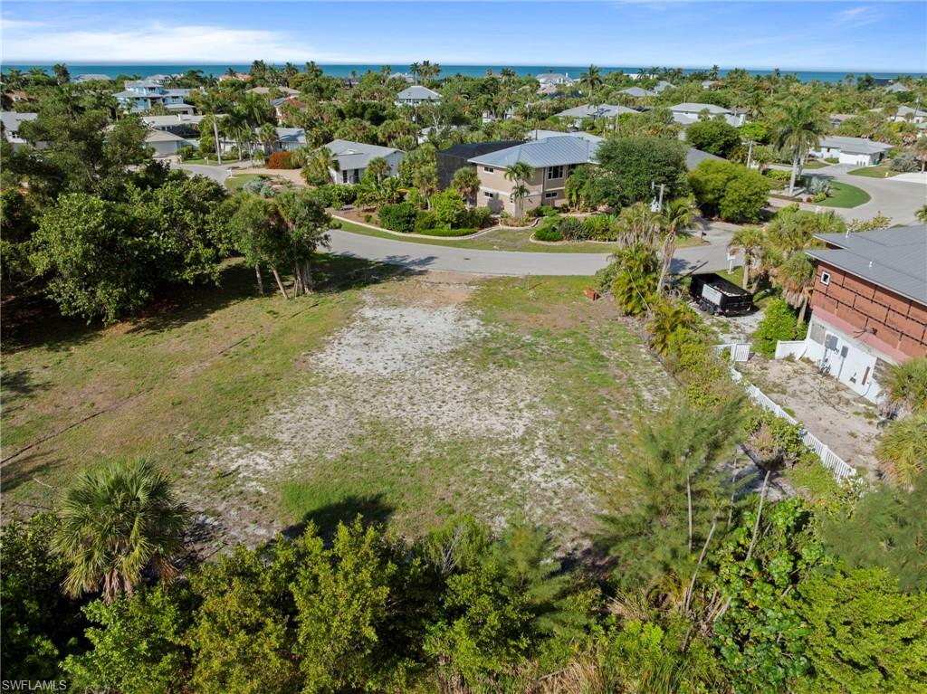 EAST ROCKS - Land