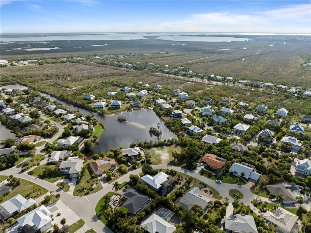 EAST ROCKS - Land