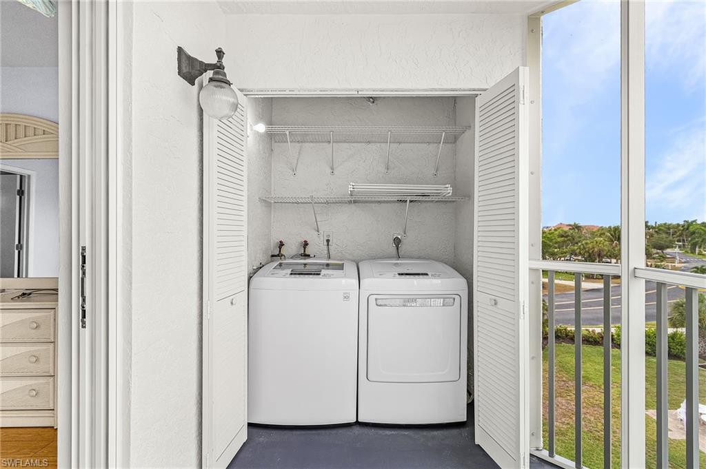 ROYAL PELICAN TOWNHOUSE - Residential