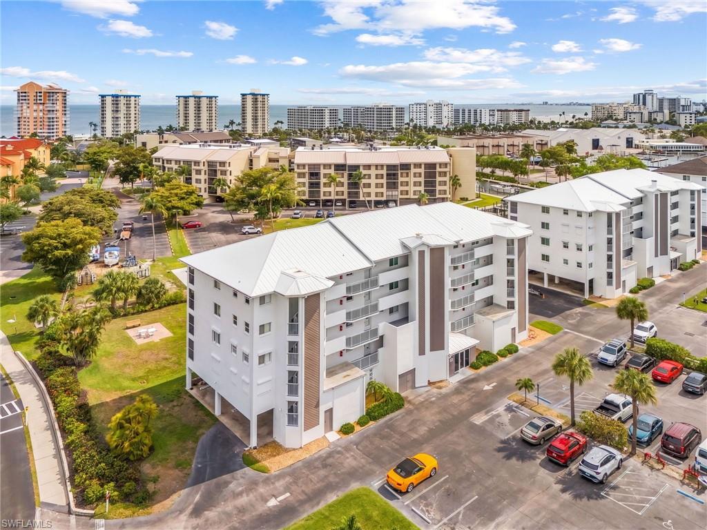 ROYAL PELICAN TOWNHOUSE - Residential