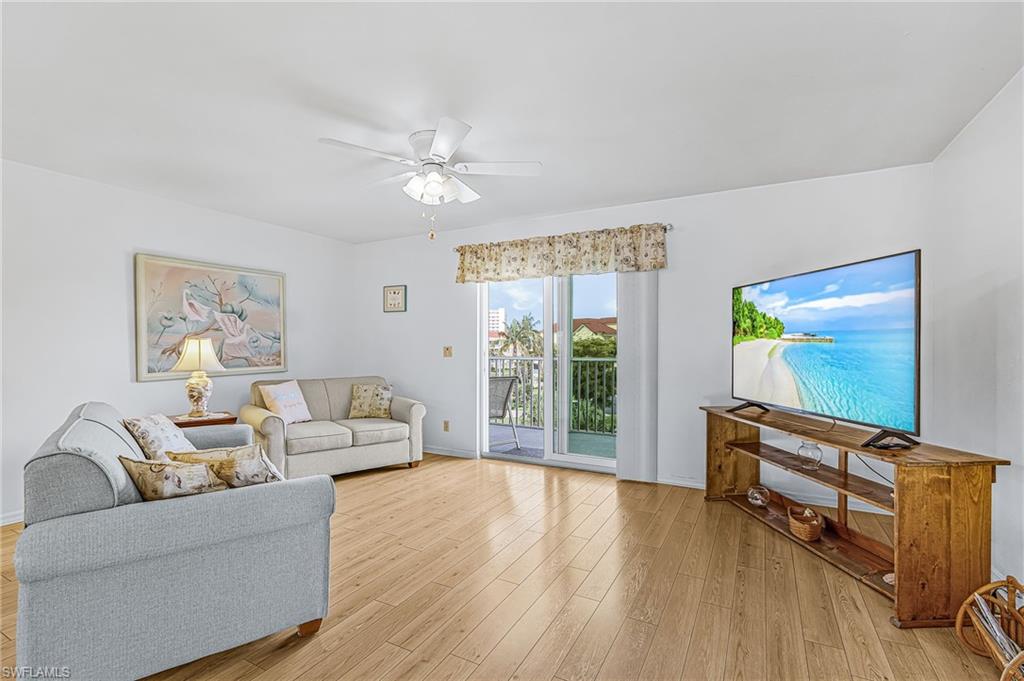 ROYAL PELICAN TOWNHOUSE - Residential