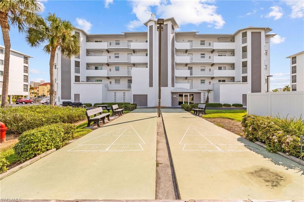 ROYAL PELICAN TOWNHOUSE - Residential