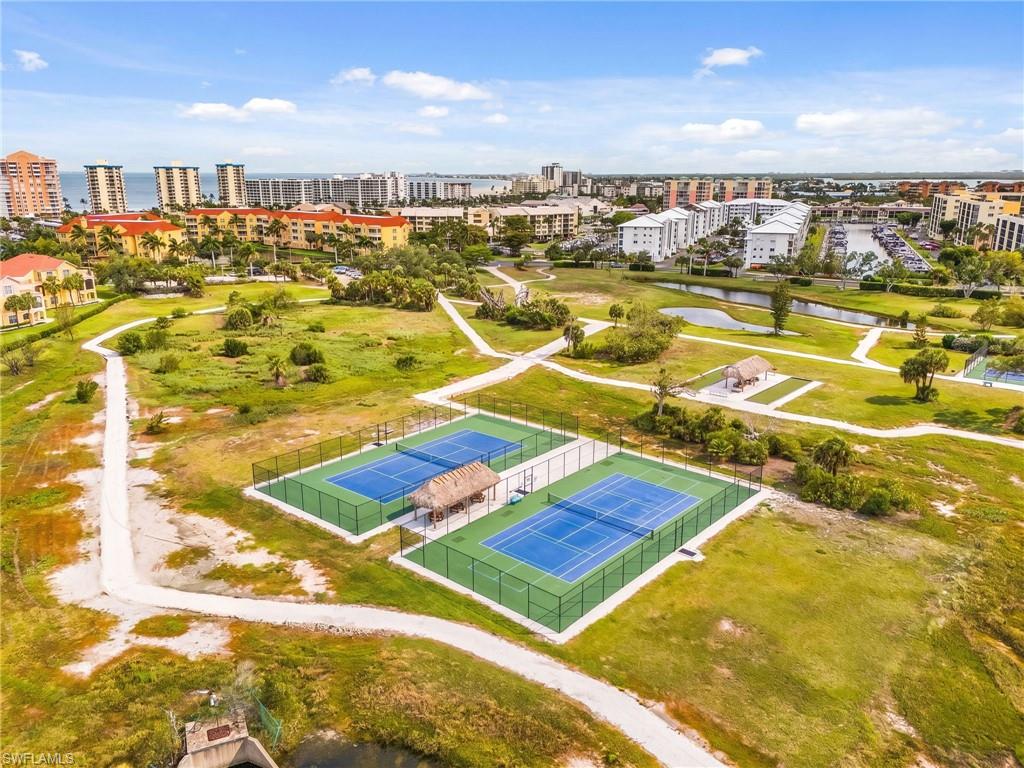 ROYAL PELICAN TOWNHOUSE - Residential