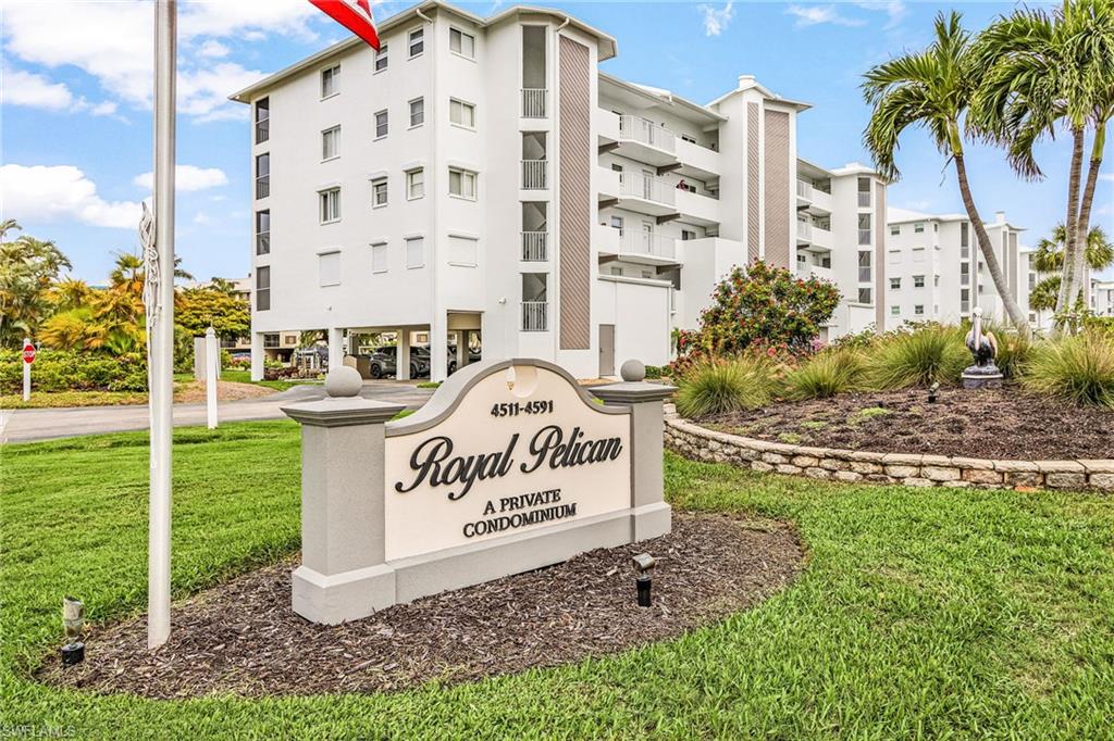 ROYAL PELICAN TOWNHOUSE - Residential