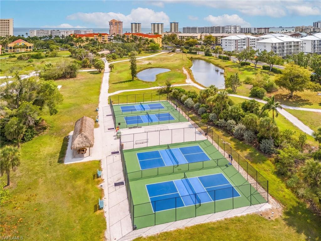 ROYAL PELICAN TOWNHOUSE - Residential