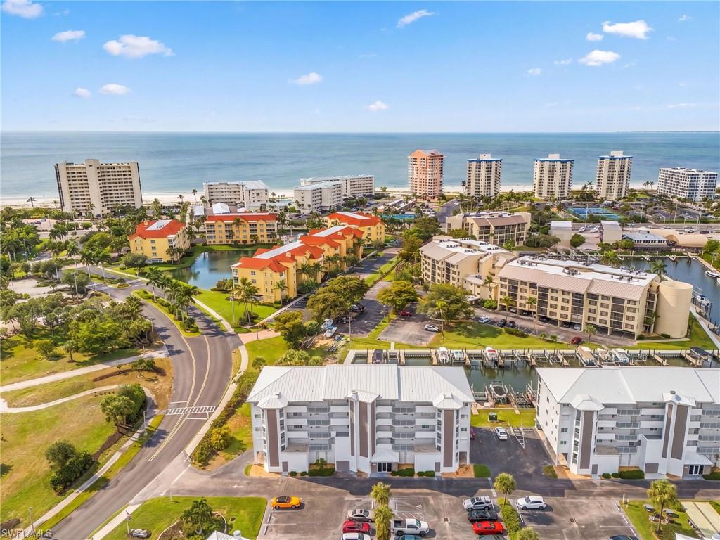 ROYAL PELICAN TOWNHOUSE - Residential