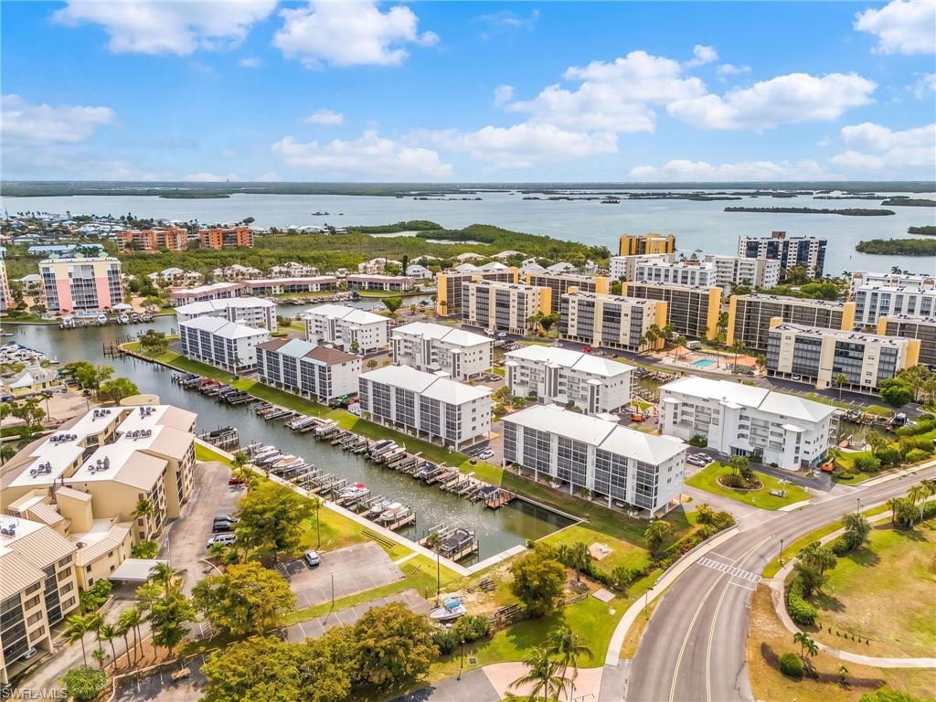 ROYAL PELICAN TOWNHOUSE - Residential