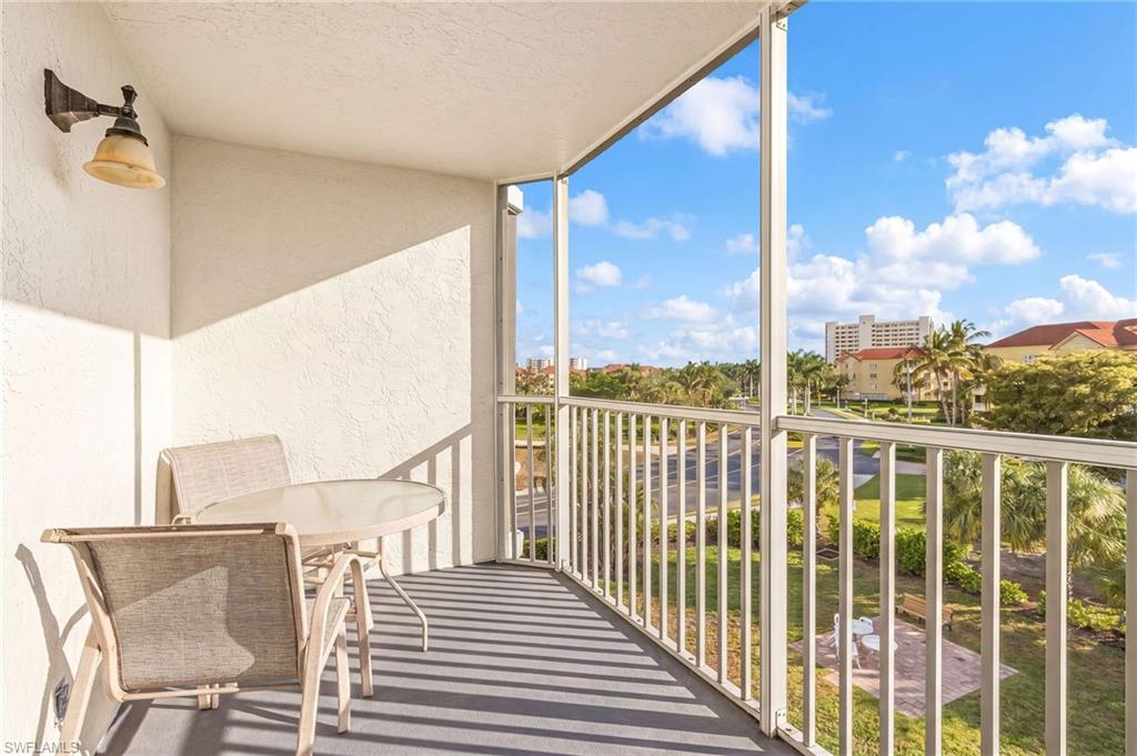 ROYAL PELICAN TOWNHOUSE - Residential
