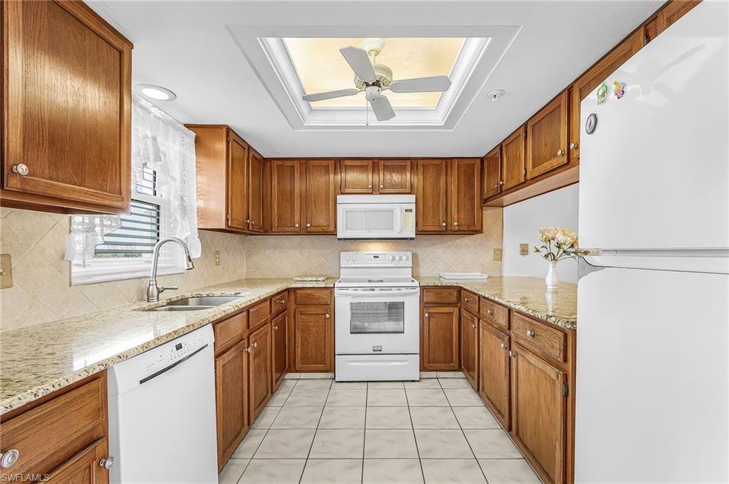 ROYAL PELICAN TOWNHOUSE - Residential