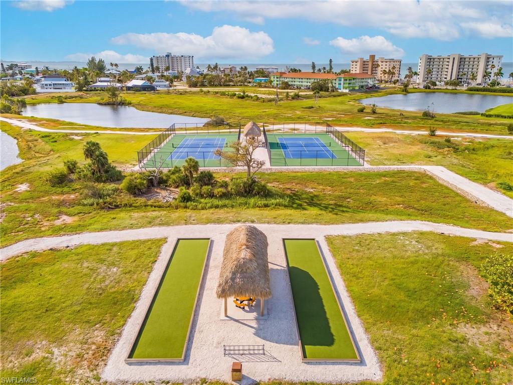 ROYAL PELICAN TOWNHOUSE - Residential