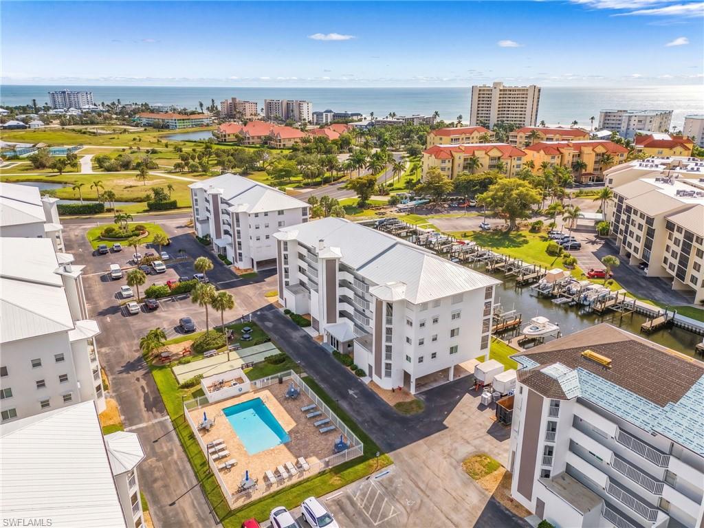 ROYAL PELICAN TOWNHOUSE - Residential