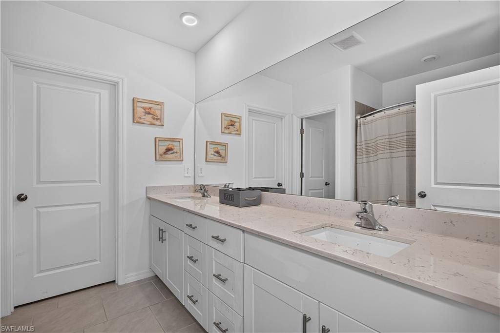 SAVANNA LAKES - Residential