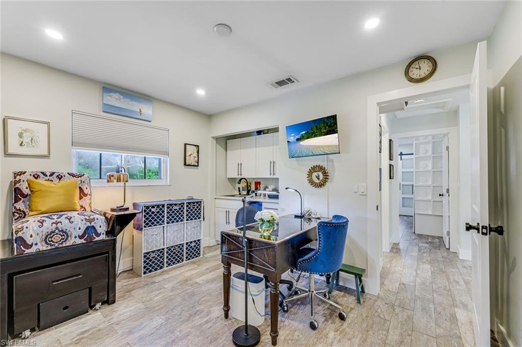 SUNSET HOMES - Residential