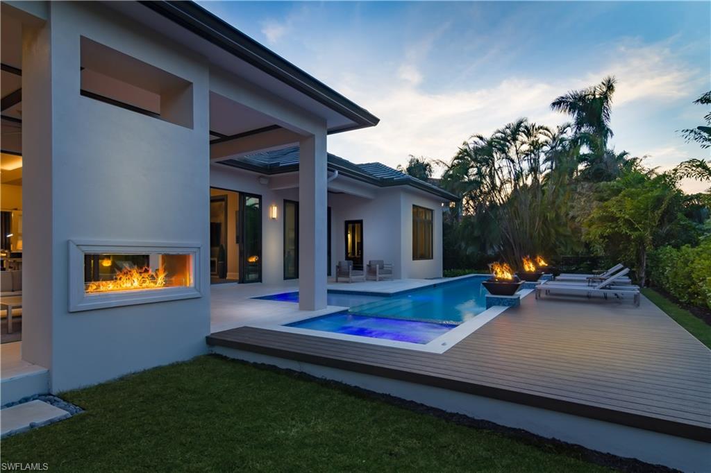 MOORINGS - Residential