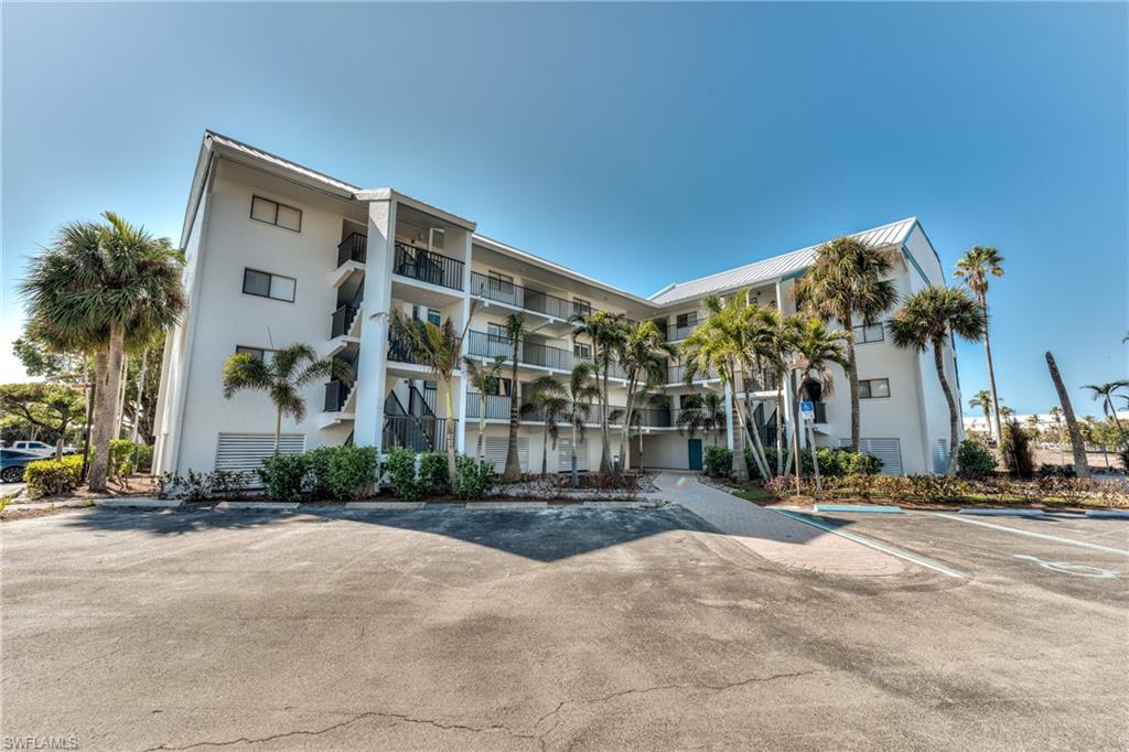 TENNIS VILLAS - Residential