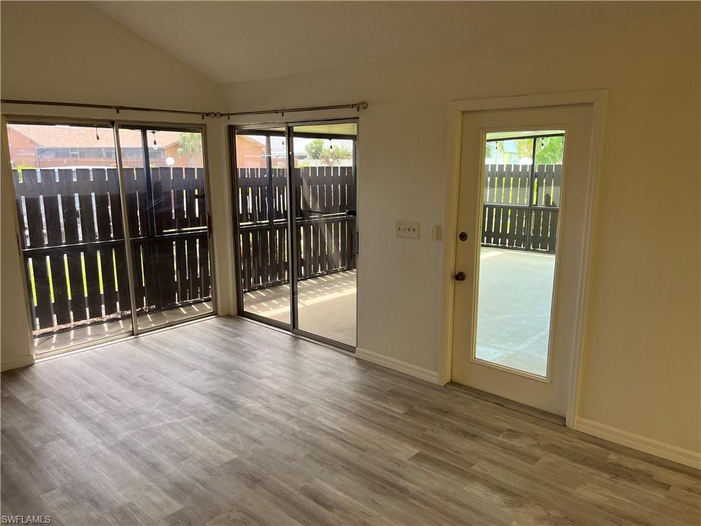 FOXMOOR LAKES - Residential