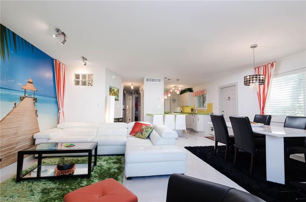 YACHT HARBOR MANOR - Residential