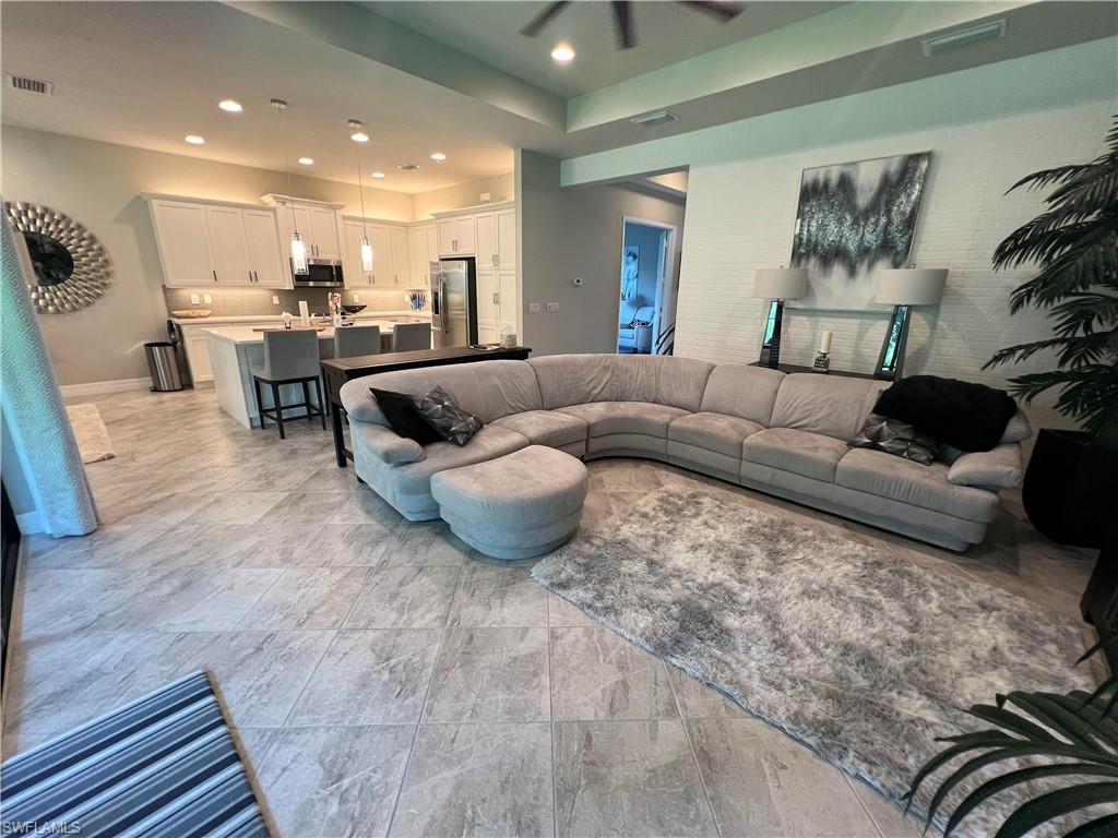 MARINA BAY - Residential Lease