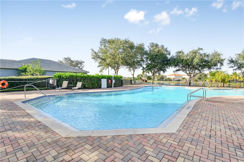 VALENCIA LAKES - Residential