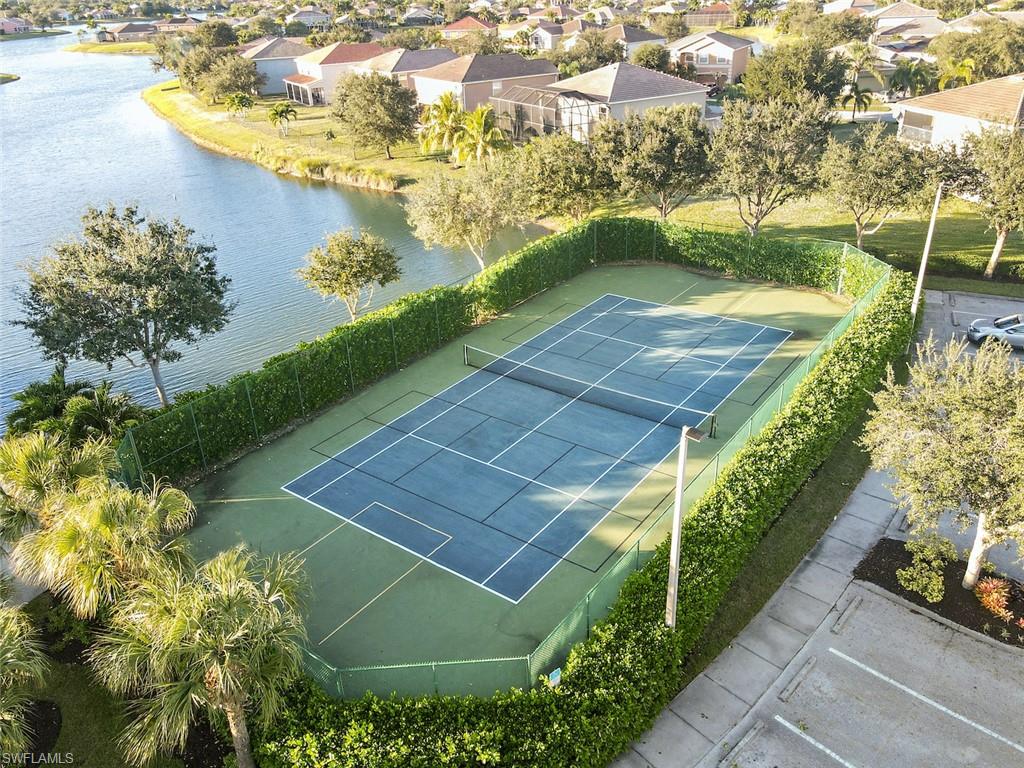 VALENCIA LAKES - Residential