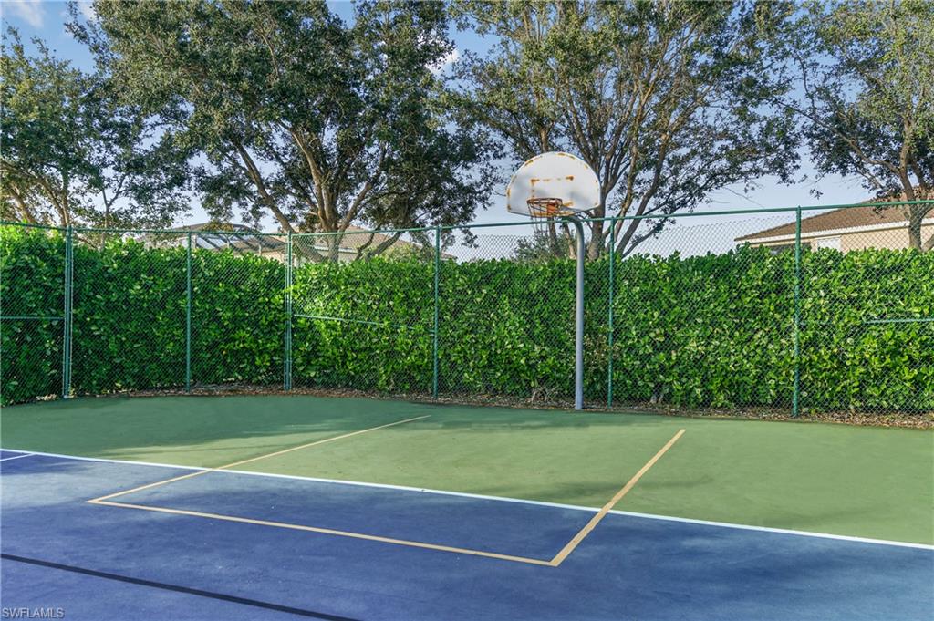 VALENCIA LAKES - Residential
