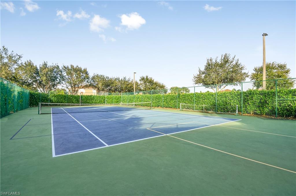 VALENCIA LAKES - Residential