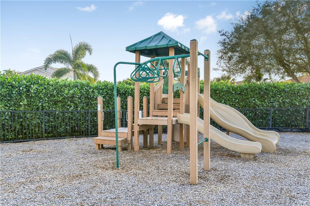 VALENCIA LAKES - Residential