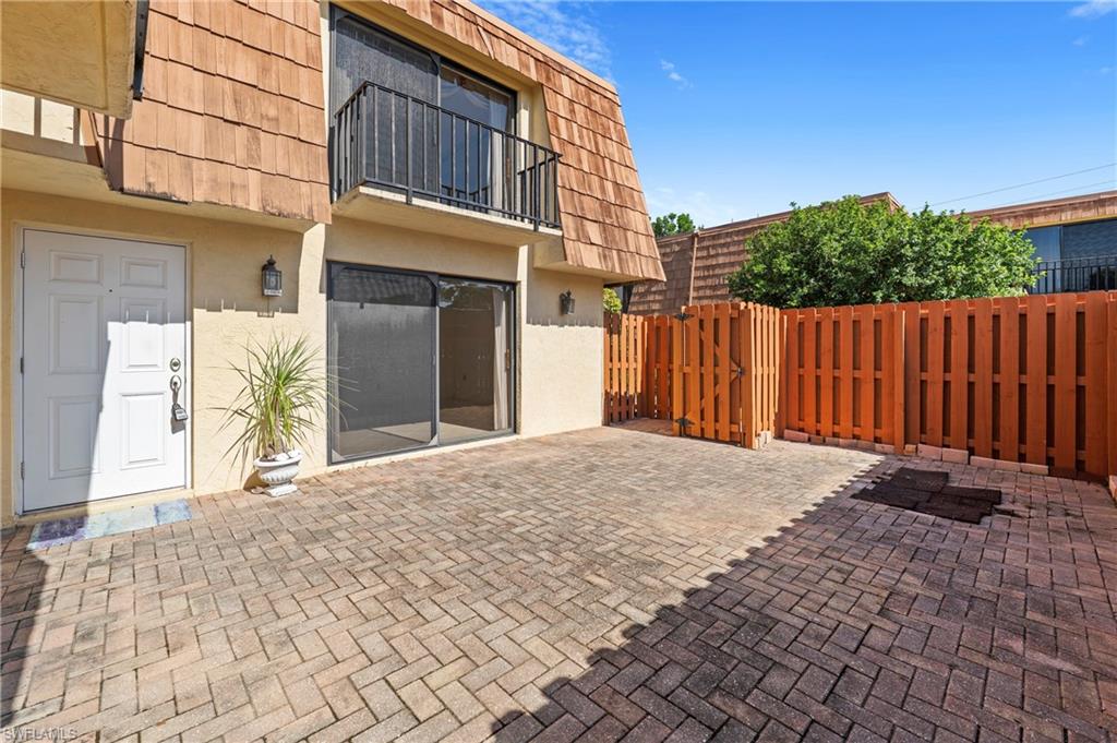 PARKWOODS TOWNHOUSE COMMUNITY - Residential
