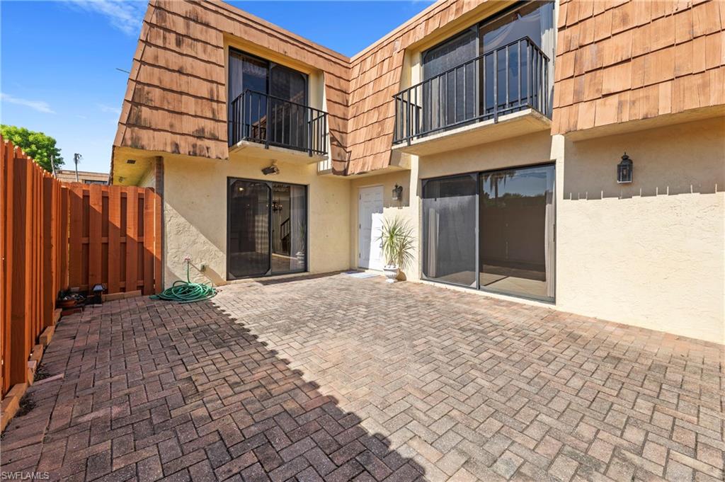 PARKWOODS TOWNHOUSE COMMUNITY - Residential