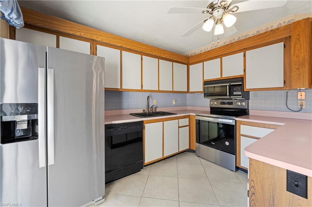 PARKWOODS TOWNHOUSE COMMUNITY - Residential
