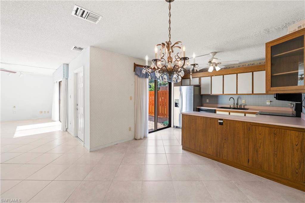 PARKWOODS TOWNHOUSE COMMUNITY - Residential
