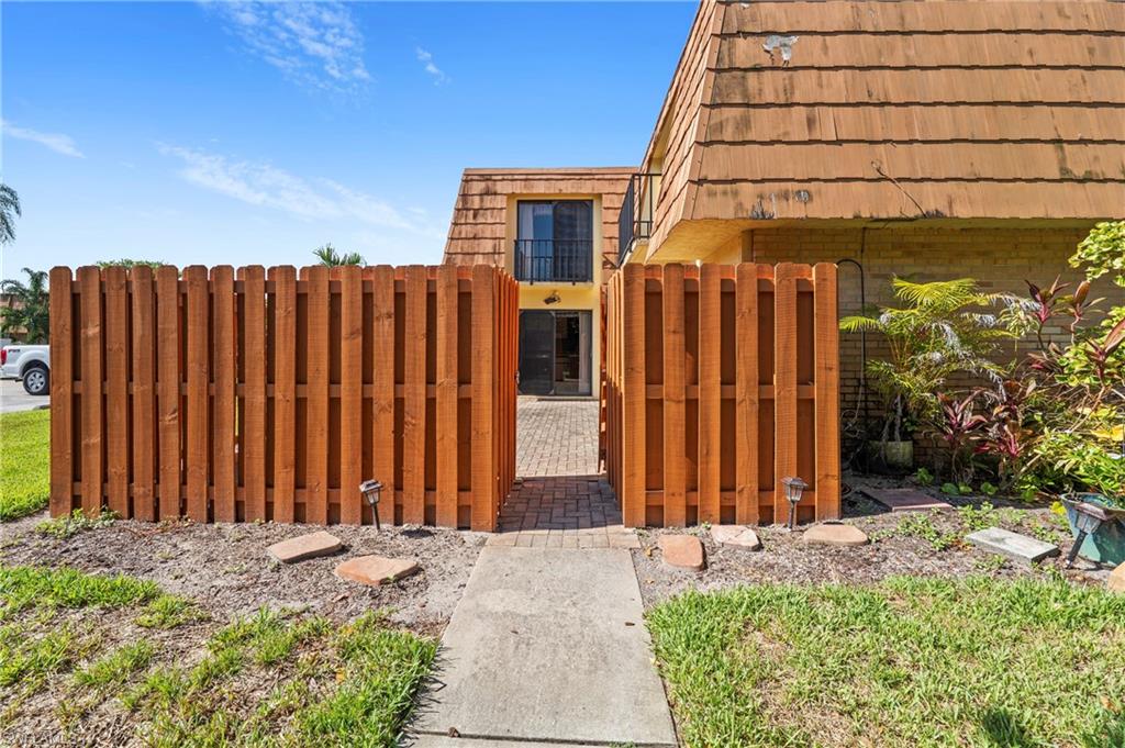 PARKWOODS TOWNHOUSE COMMUNITY - Residential