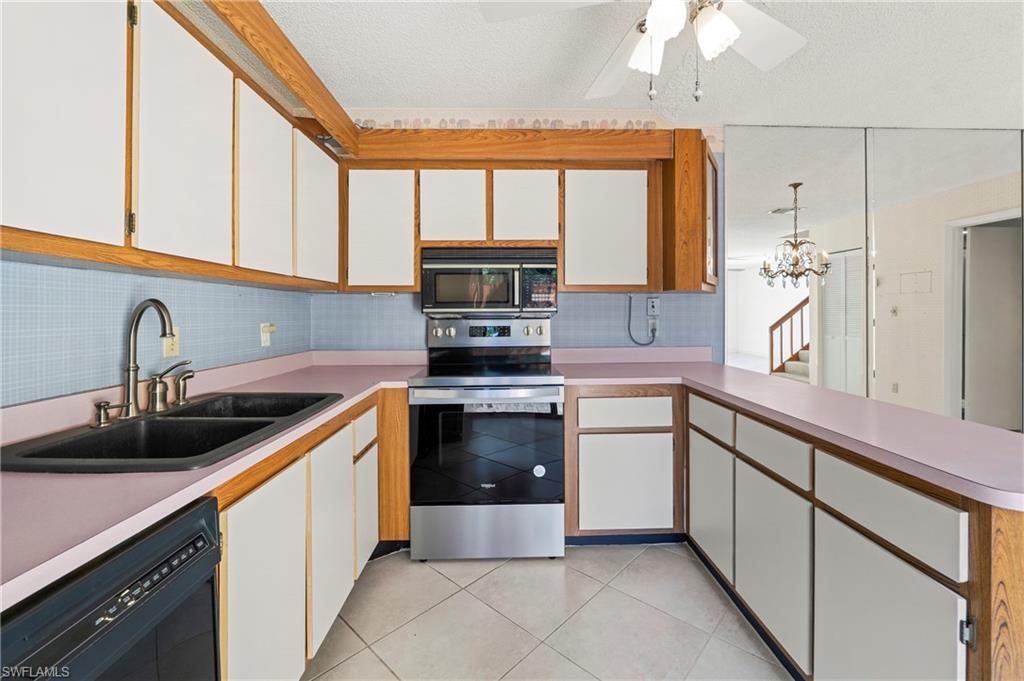 PARKWOODS TOWNHOUSE COMMUNITY - Residential